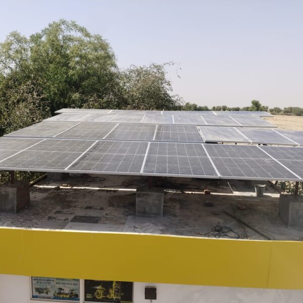 Solar panels at fuel station3